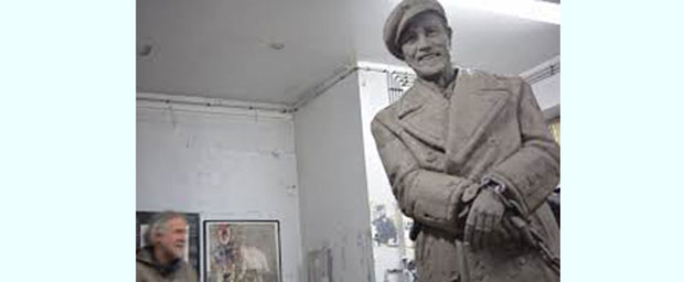 ХЕРОЈ НА КОРЗУ: Споменик Љубу Чупићу стигао у Никшић
